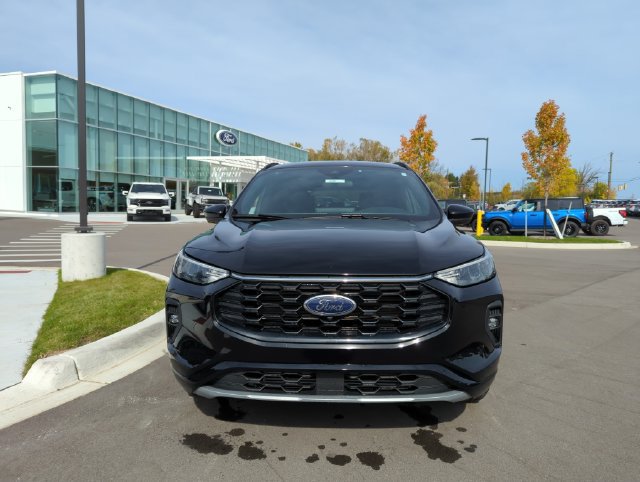 Certified 2024 Ford Escape ST-Line Select w/ Tech Pack #2 AWD/4WD image 8