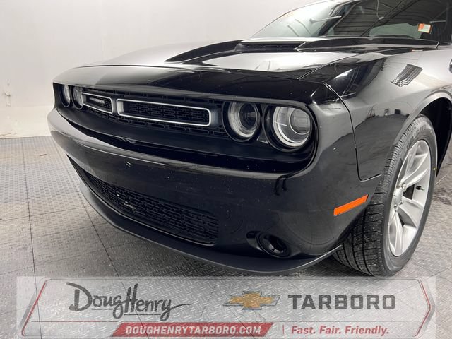 Used 2016 Dodge Challenger SXT RWD image 12