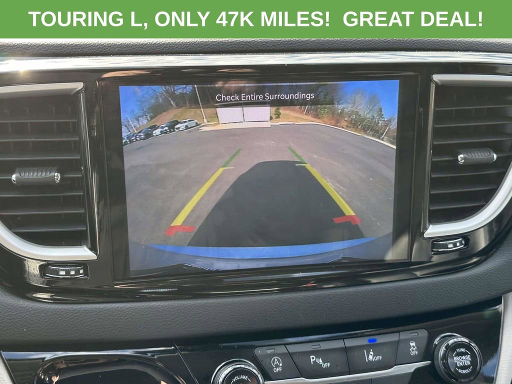 Used 2024 Chrysler Pacifica Touring-L FWD image 23