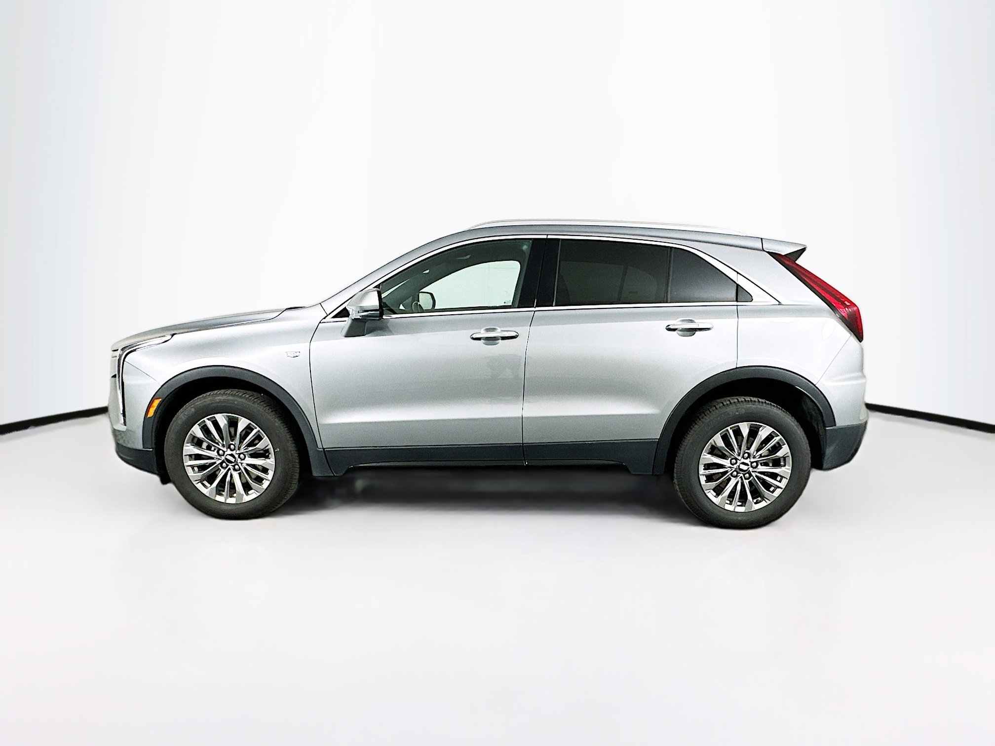 Used 2024 Cadillac XT4 Premium Luxury image 4