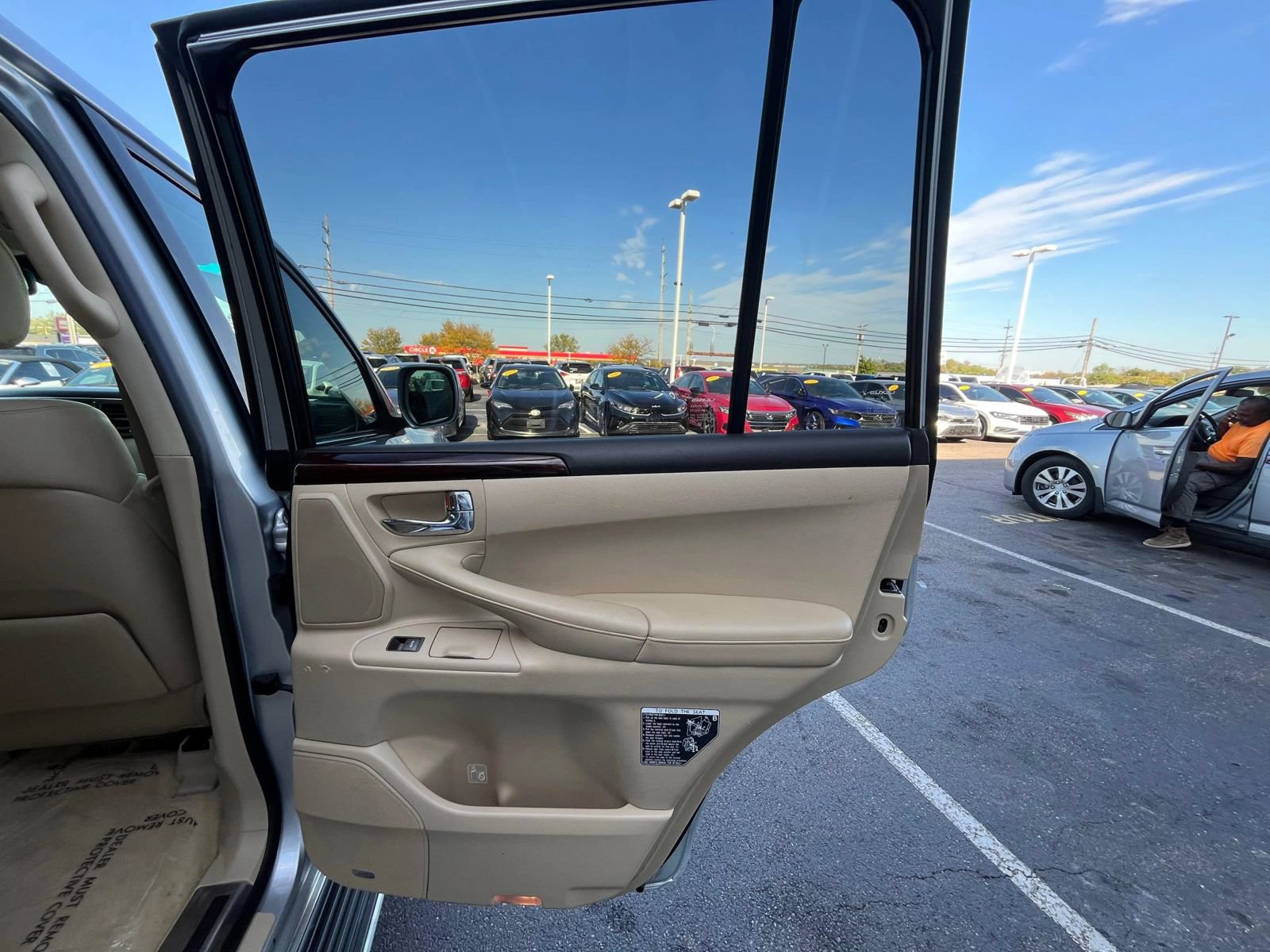 Used 2011 Lexus LX 570 4WD w/ Luxury Pkg image 47