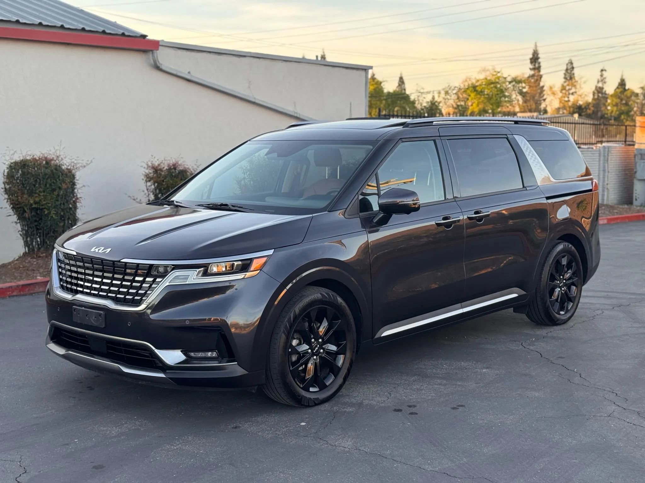 Used 2024 Kia Carnival SX Prestige image 2