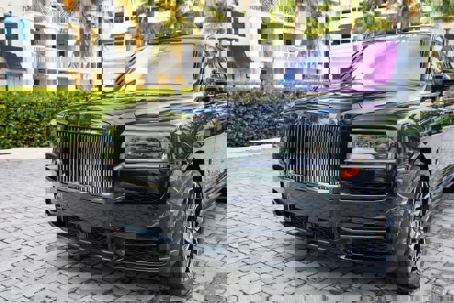 Used 2020 Rolls-Royce Cullinan Black Badge image 40