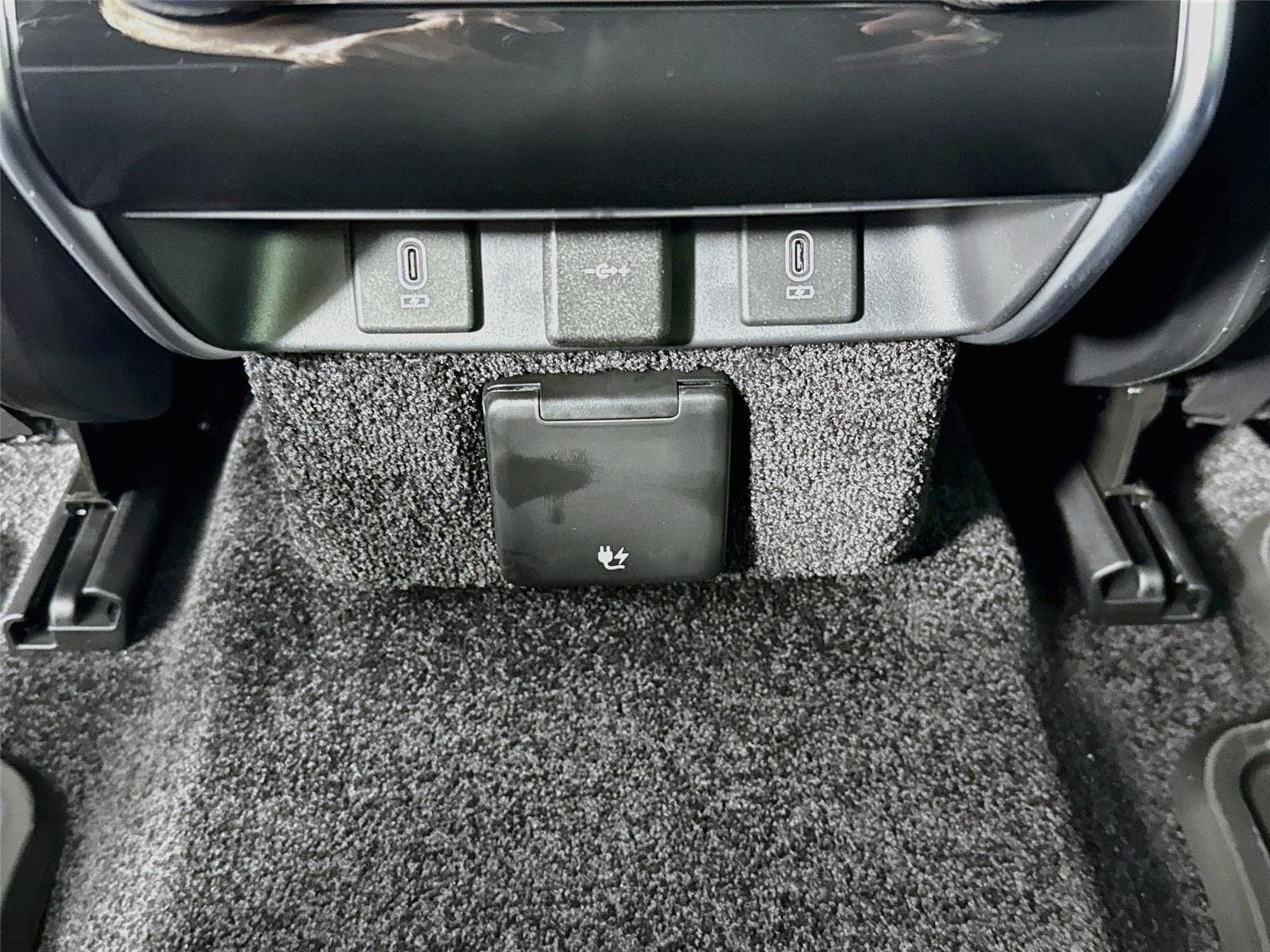 New 2026 Land Rover Range Rover Long Wheelbase SE AWD/4WD image 28