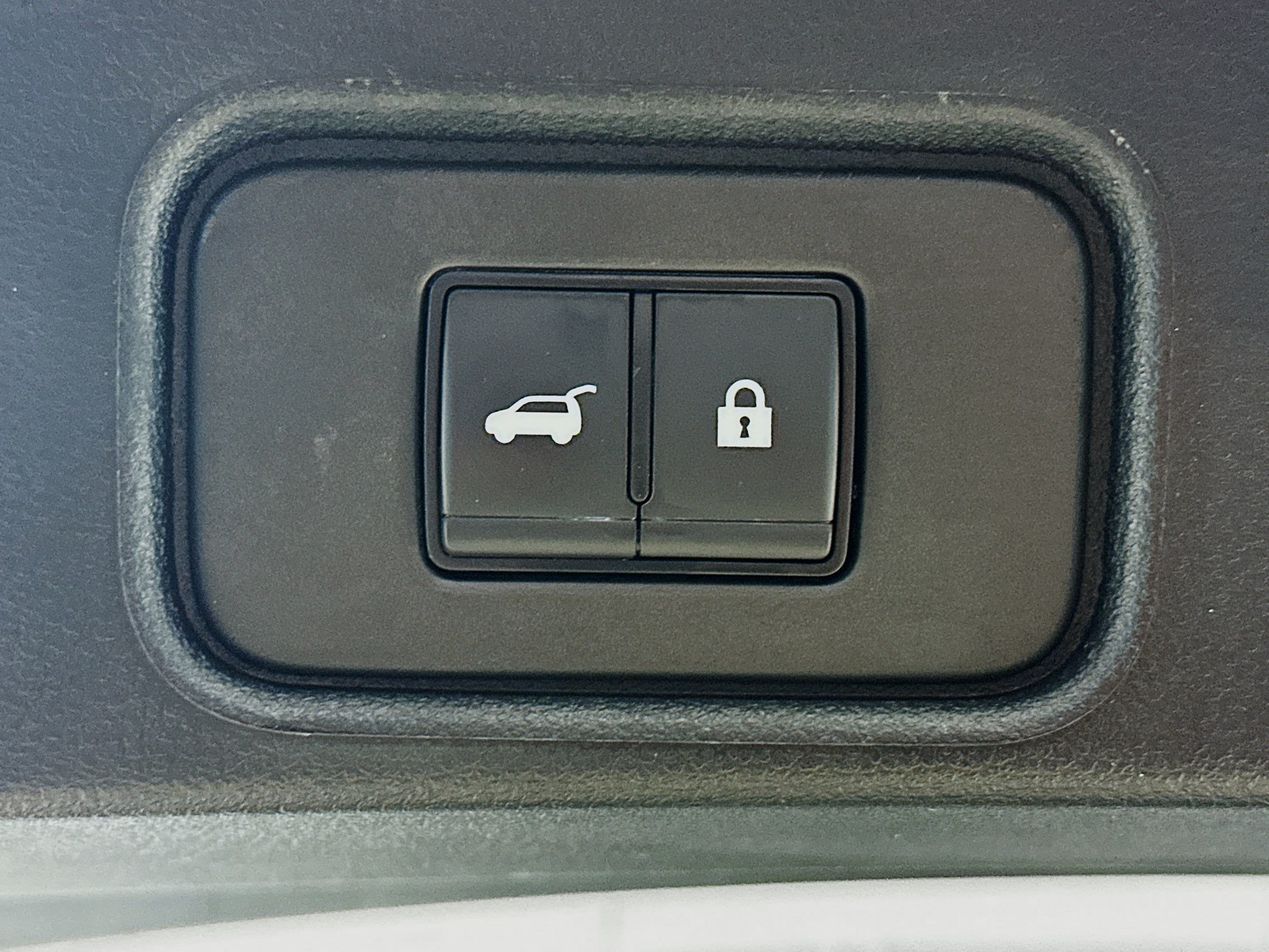 Used 2025 Nissan Pathfinder SV AWD/4WD image 30