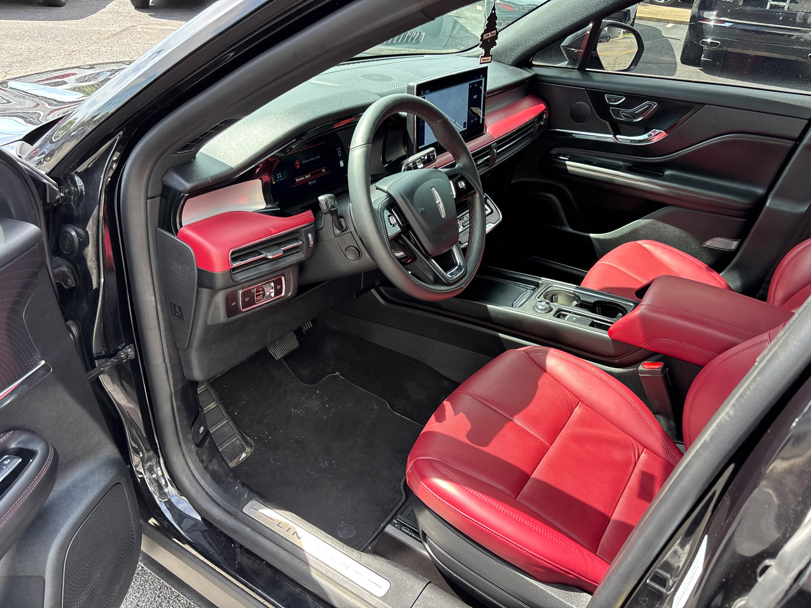 Certified 2025 Lincoln Corsair Reserve AWD/4WD image 24