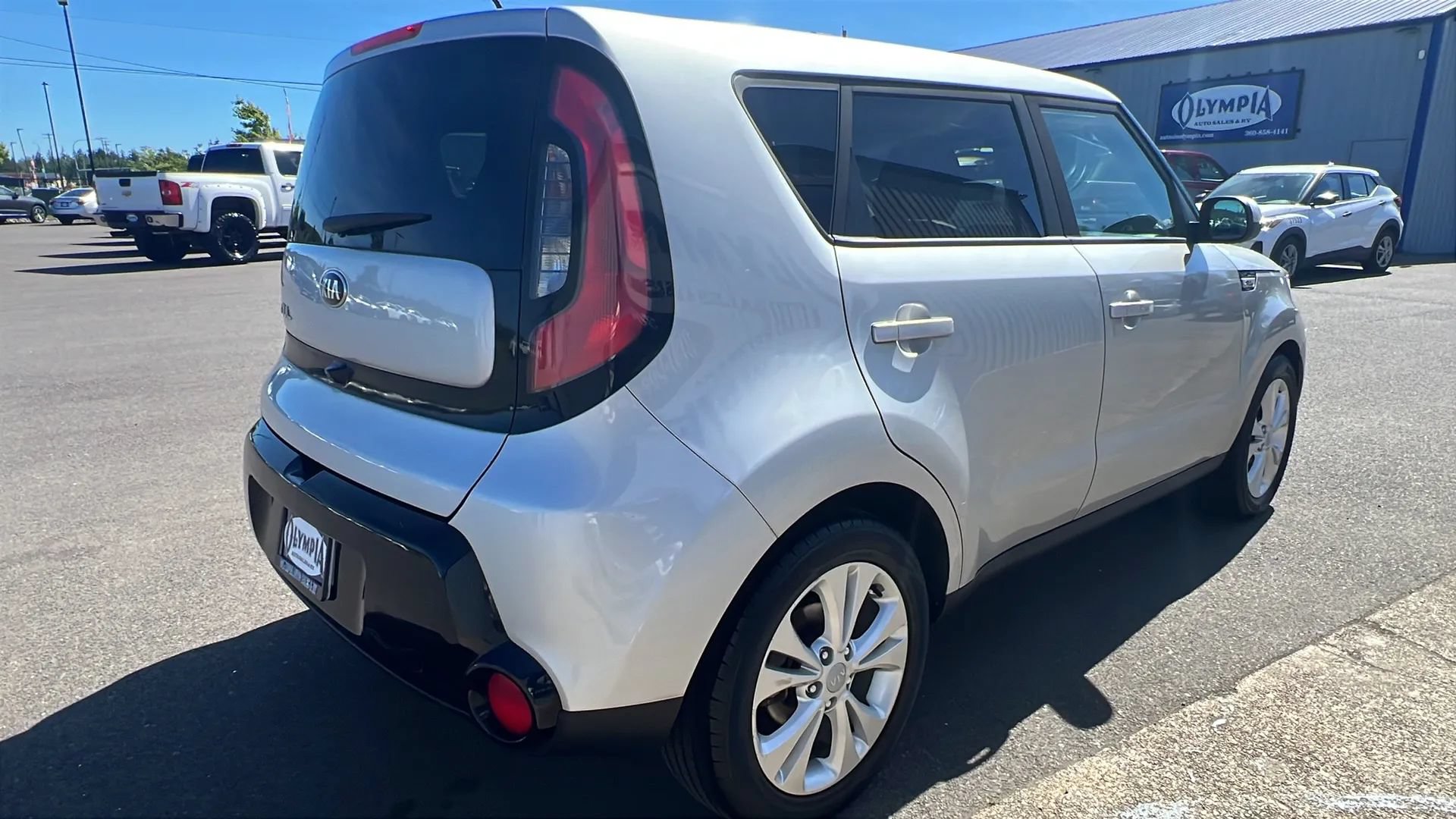 Used 2016 Kia Soul + FWD image 8