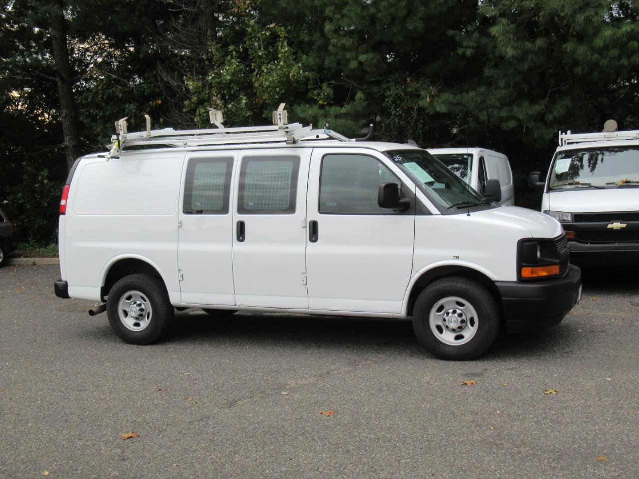Used 2017 Chevrolet Express 2500 RWD image 7