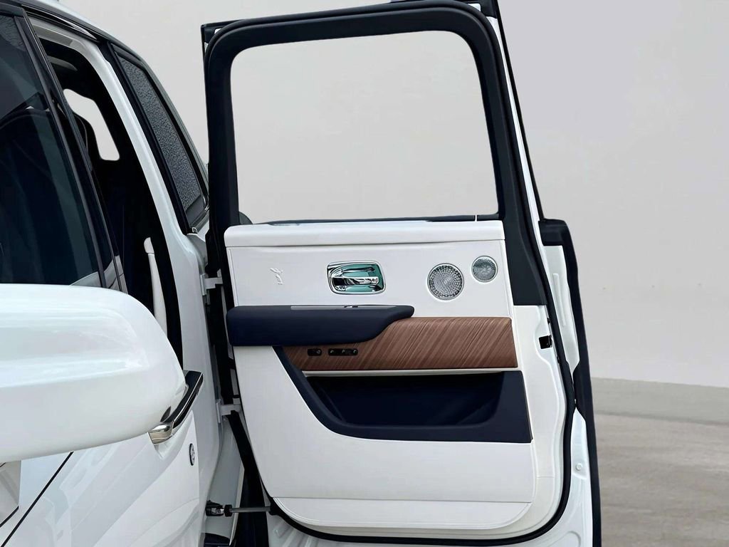 New 2026 Rolls-Royce Cullinan image 7