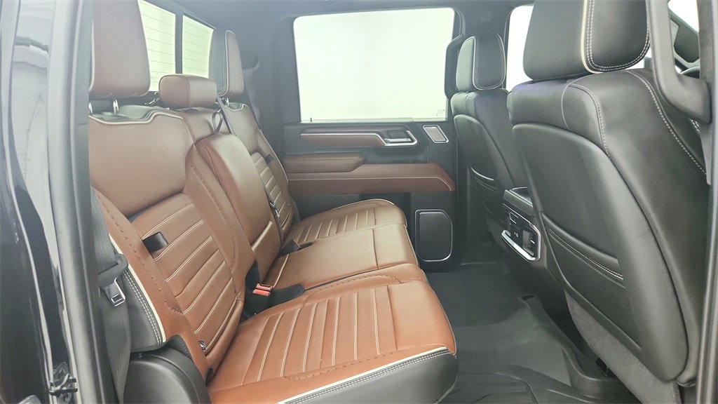 Used 2025 GMC Sierra 2500 Denali Ultimate image 35