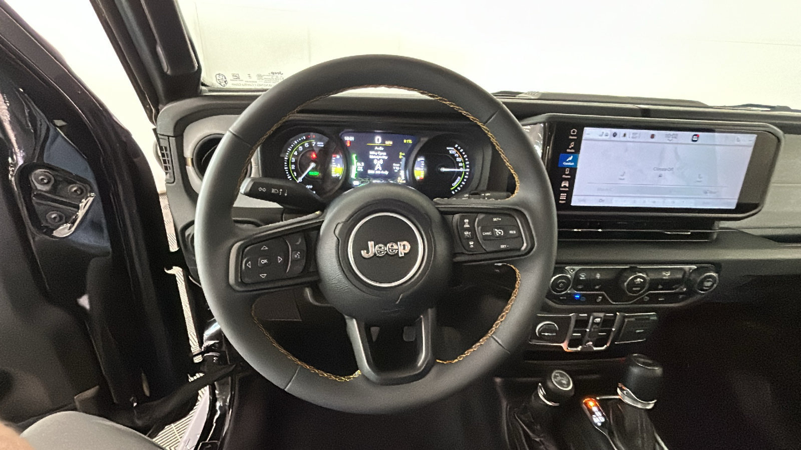 Used 2024 Jeep Wrangler Unlimited w/ Convenience Group AWD/4WD image 17
