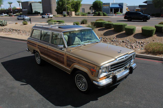 Used 1990 Jeep Grand Wagoneer image 17