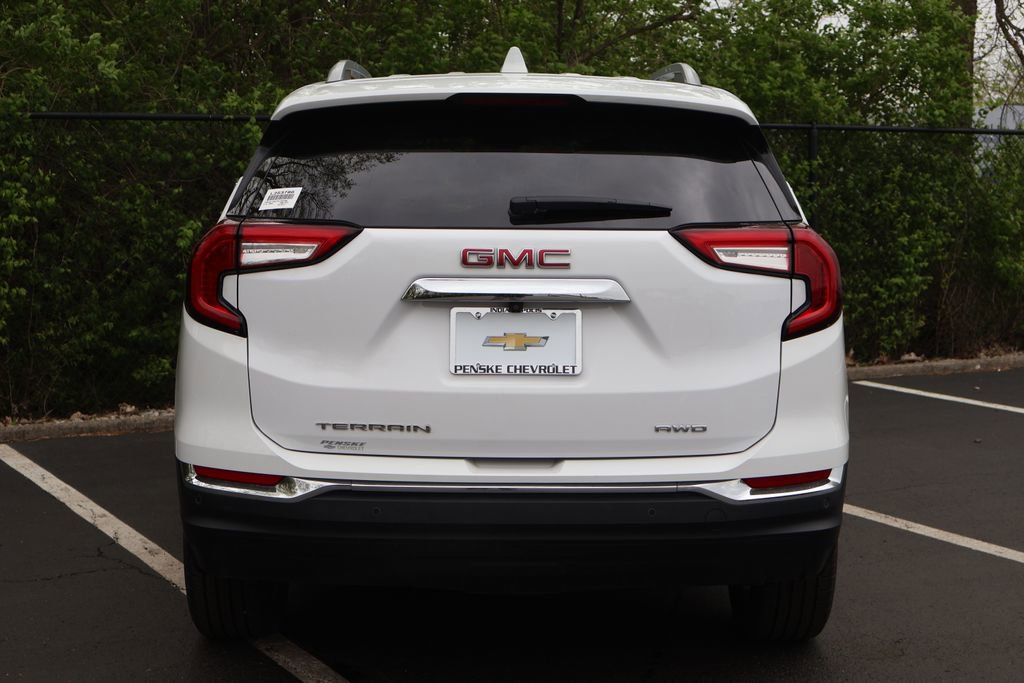 Used 2024 GMC Terrain SLT w/ LPO, Floor Liner Package image 7