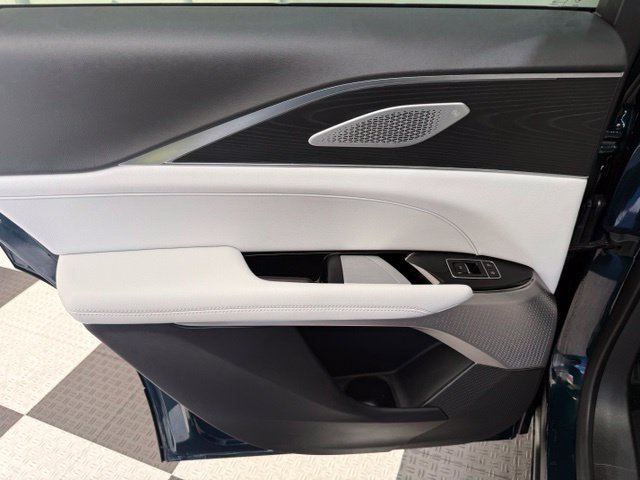 Used 2025 Cadillac Lyriq Luxury w/ LPO, Floor Liner Package AWD/4WD image 19
