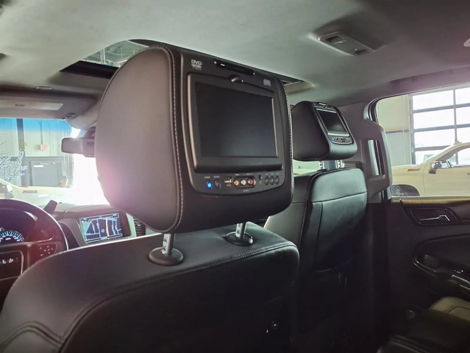 Used 2018 GMC Yukon SLT w/ Premium Edition AWD/4WD image 17