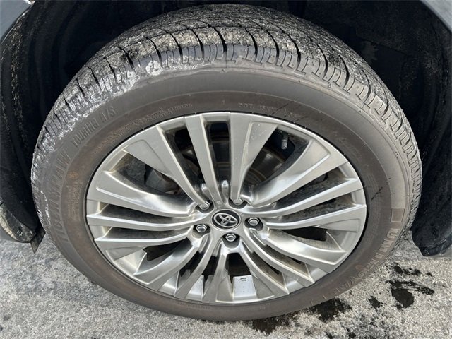 Used 2021 Toyota Venza Limited image 17