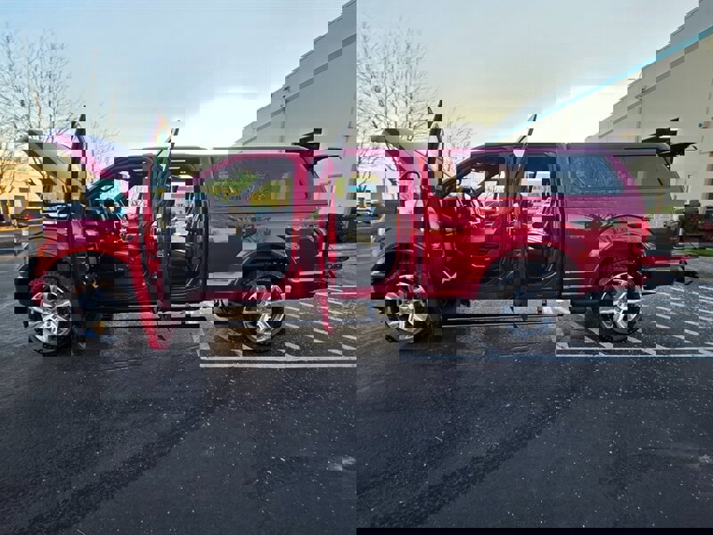 Used 2017 Ford F150 Platinum w/ Equipment Group 701A Luxury AWD/4WD image 21