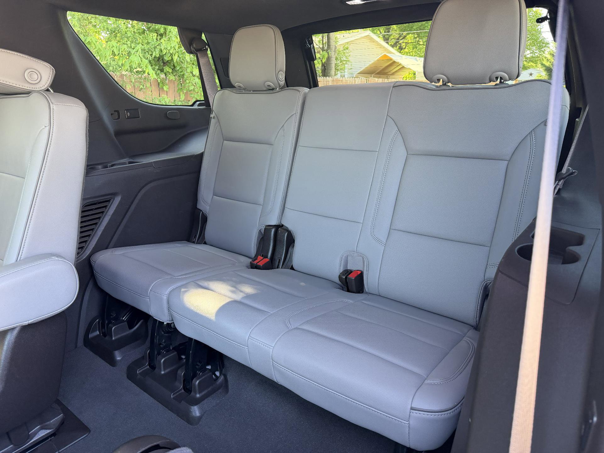 Used 2022 GMC Yukon SLT w/ SLT Luxury Package AWD/4WD image 16
