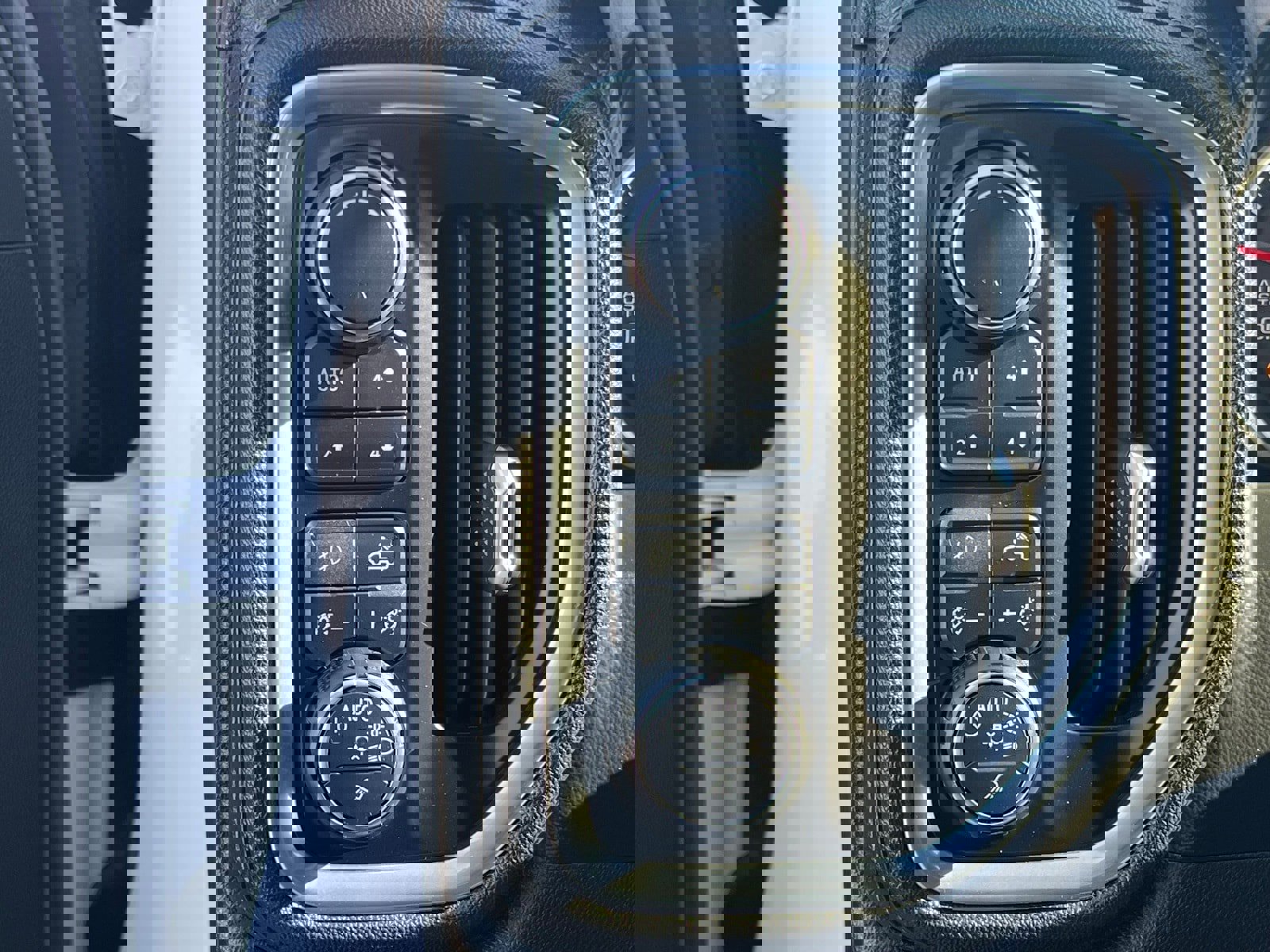 Used 2019 Chevrolet Silverado 1500 High Country w/ Z71 Off-Road Package image 28