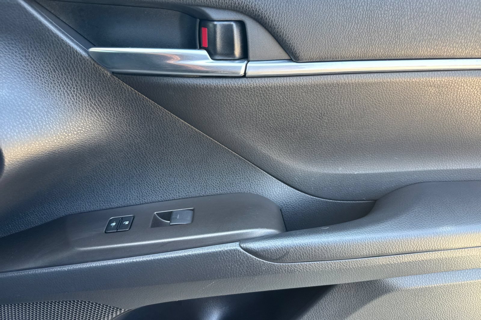 Used 2022 Toyota Camry SE FWD image 17