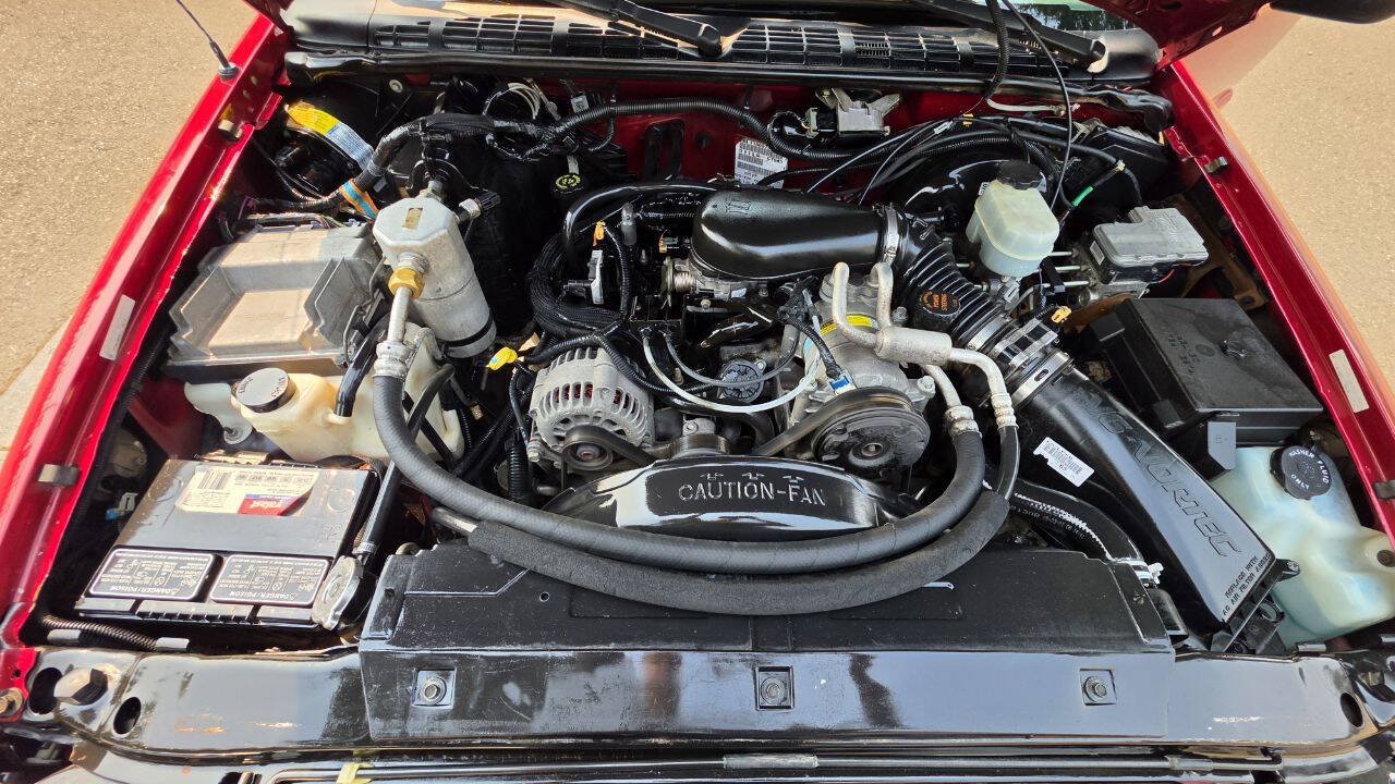 Used 2001 Chevrolet S10 Pickup LS AWD/4WD image 11