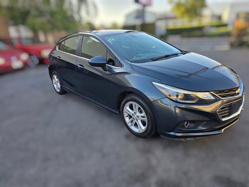 Used 2018 Chevrolet Cruze LT w/ RS Package FWD image 3