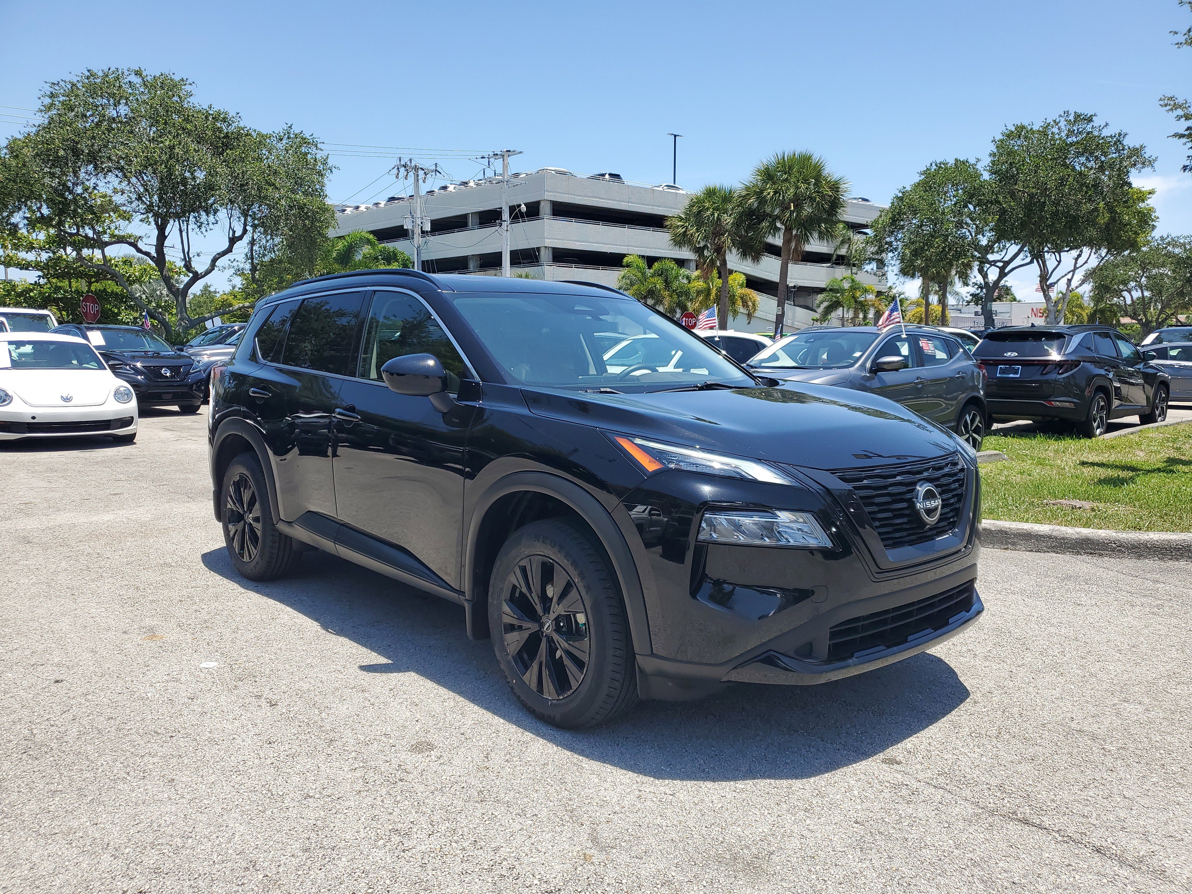 Used 2023 Nissan Rogue SV w/ SV Premium B Package image 3