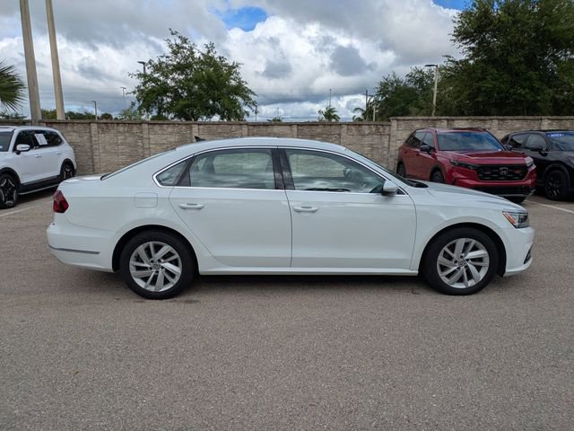 Used 2018 Volkswagen Passat 2.0T SE w/ SE Lighting Package image 3