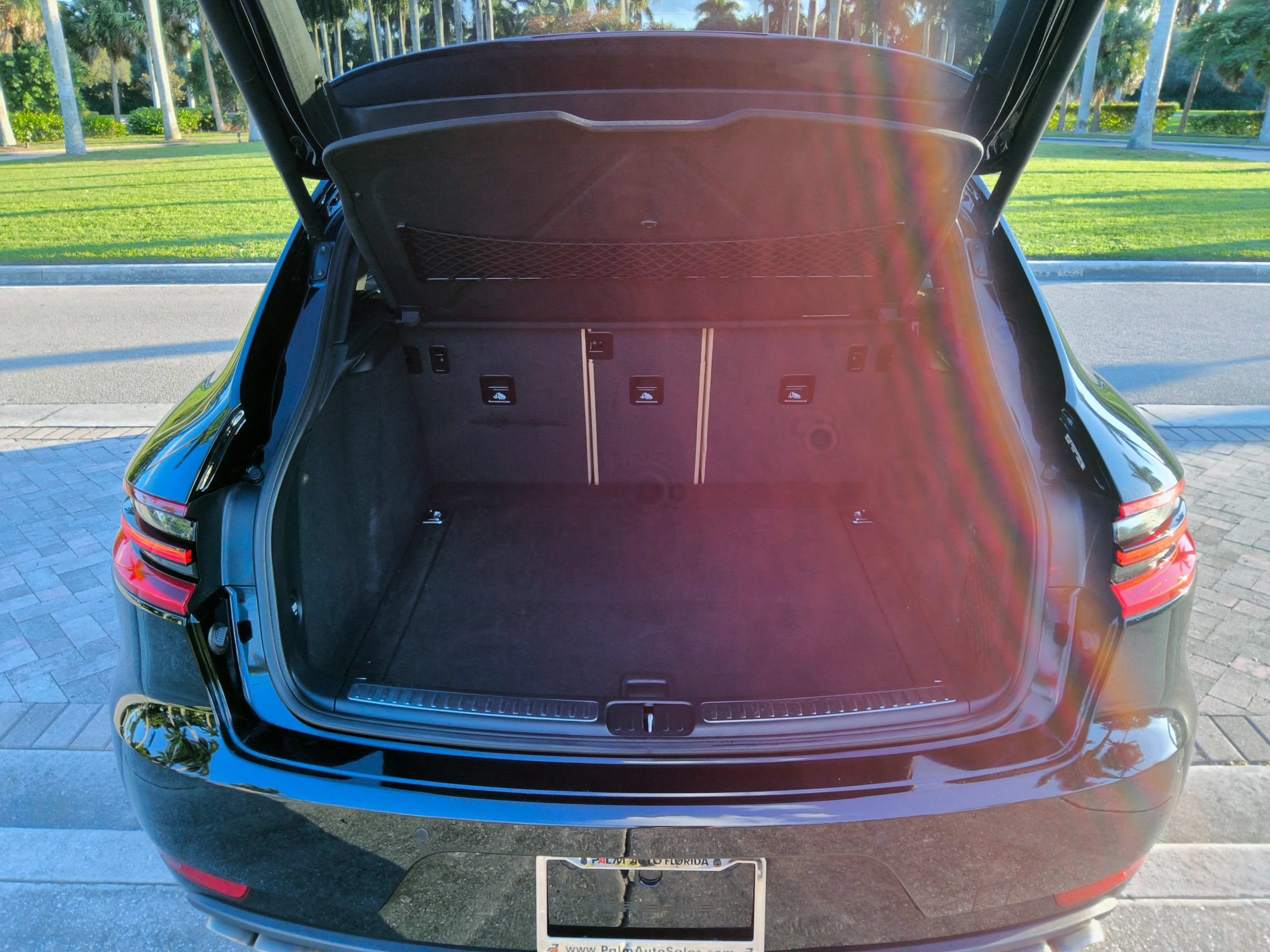 Used 2018 Porsche Macan Turbo AWD/4WD image 46