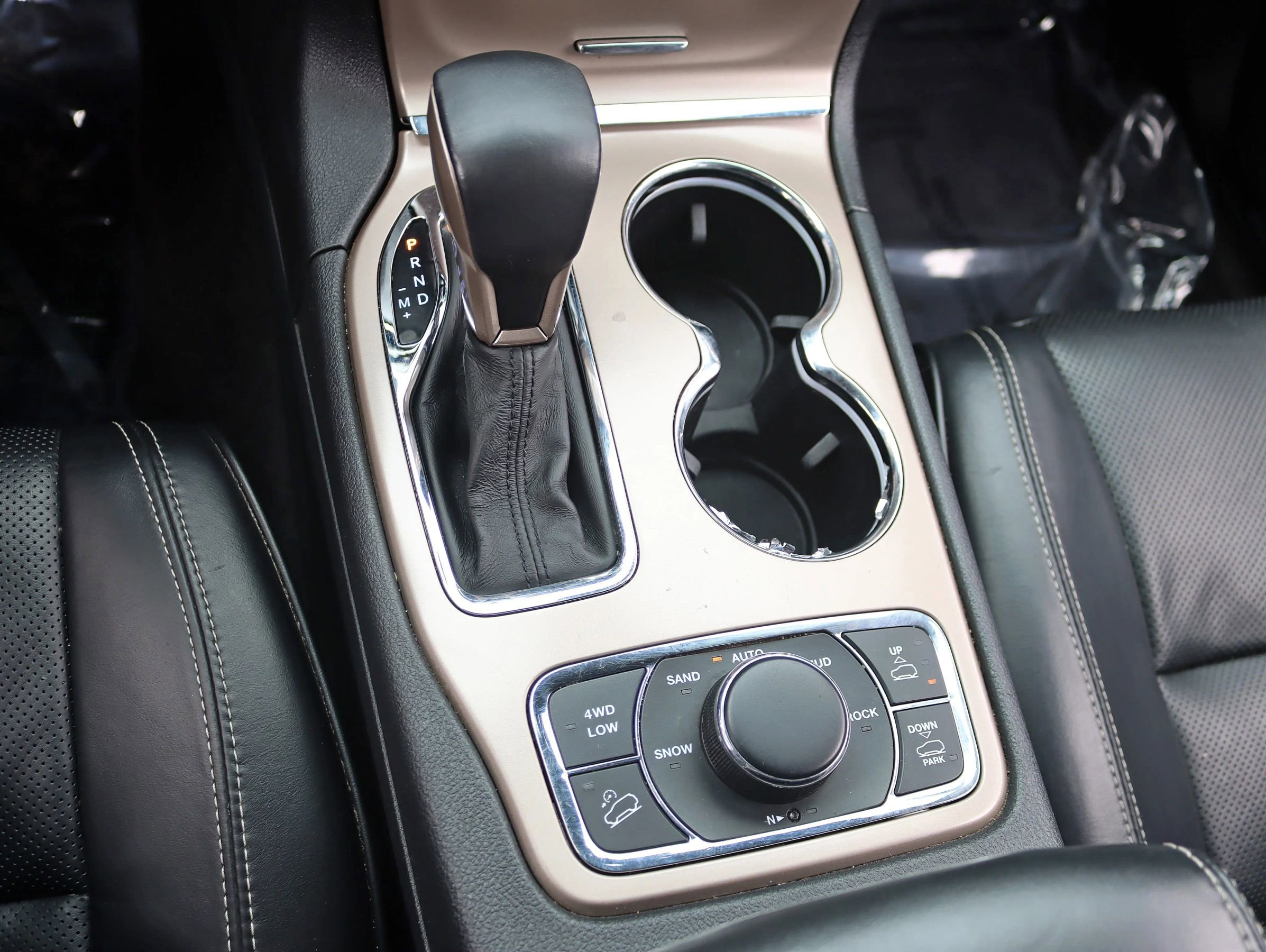 Used 2017 Jeep Grand Cherokee Overland AWD/4WD image 28