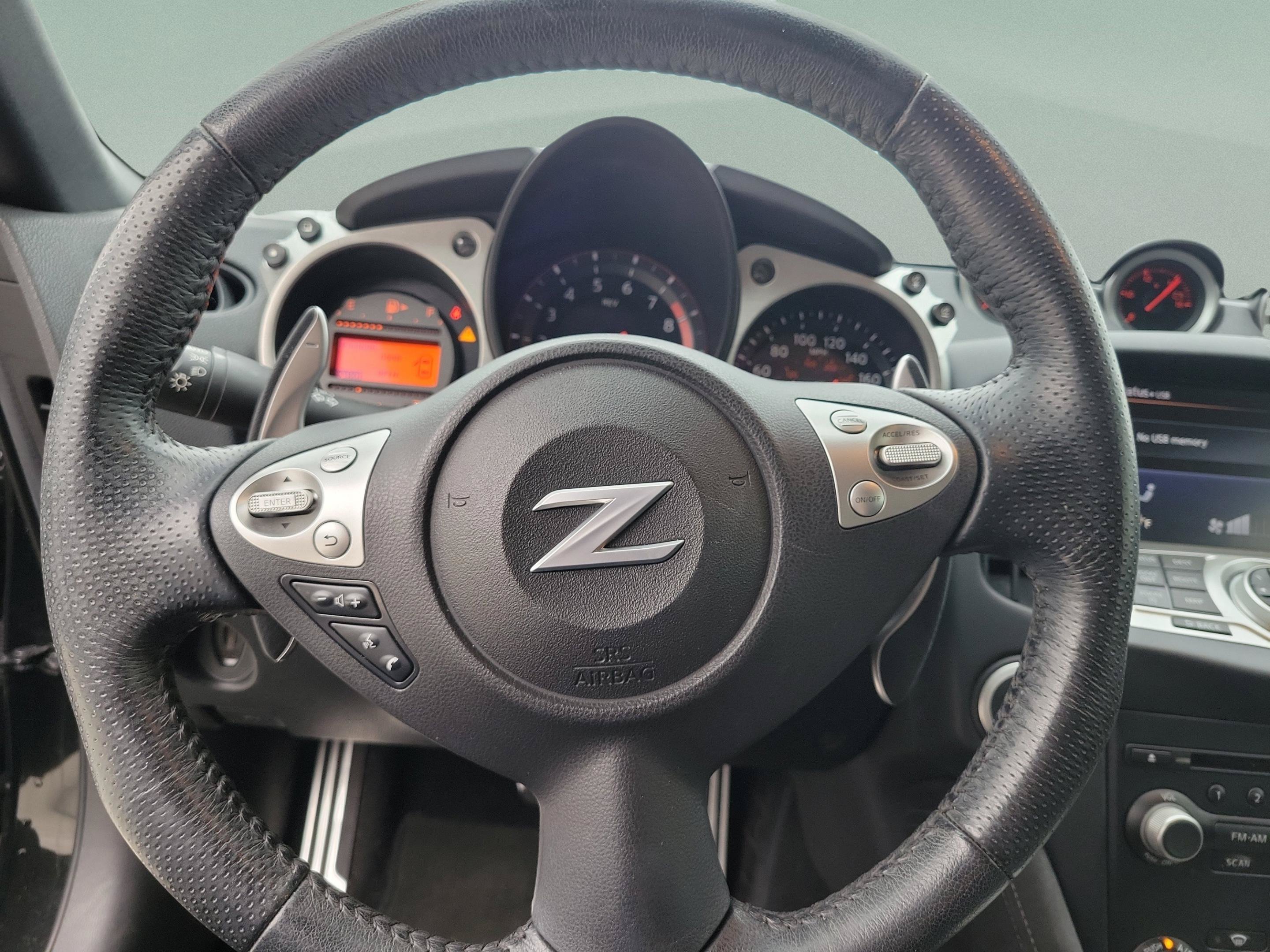 Used 2016 Nissan 370Z Touring RWD image 13