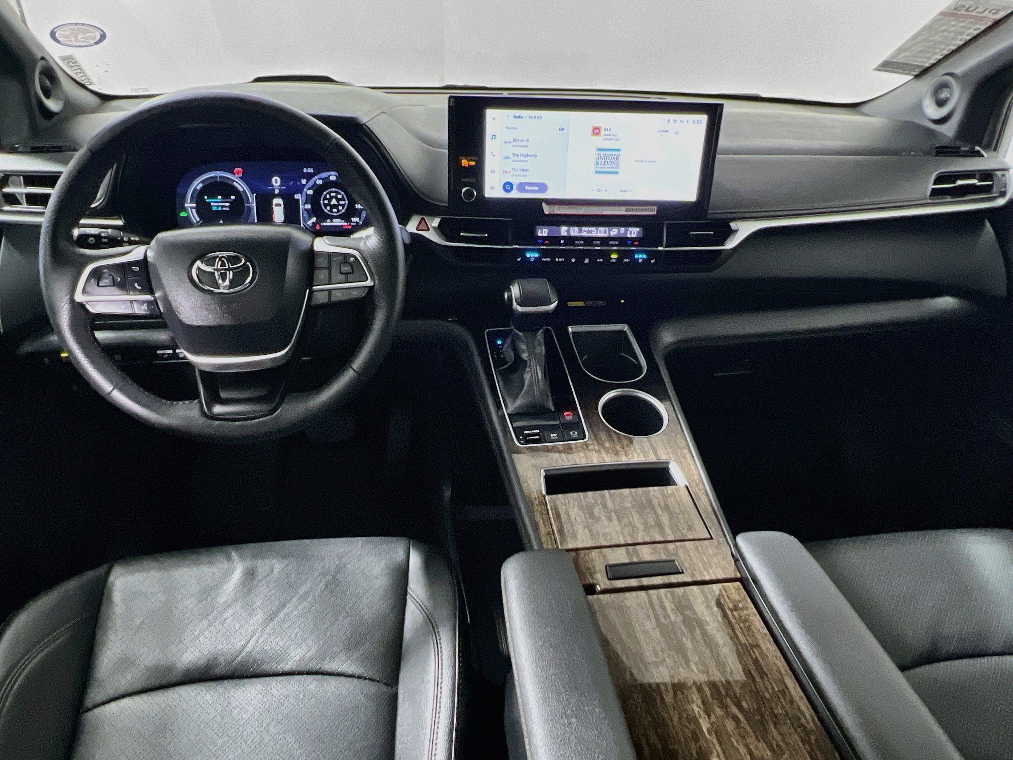 Used 2025 Toyota Sienna Platinum FWD image 29