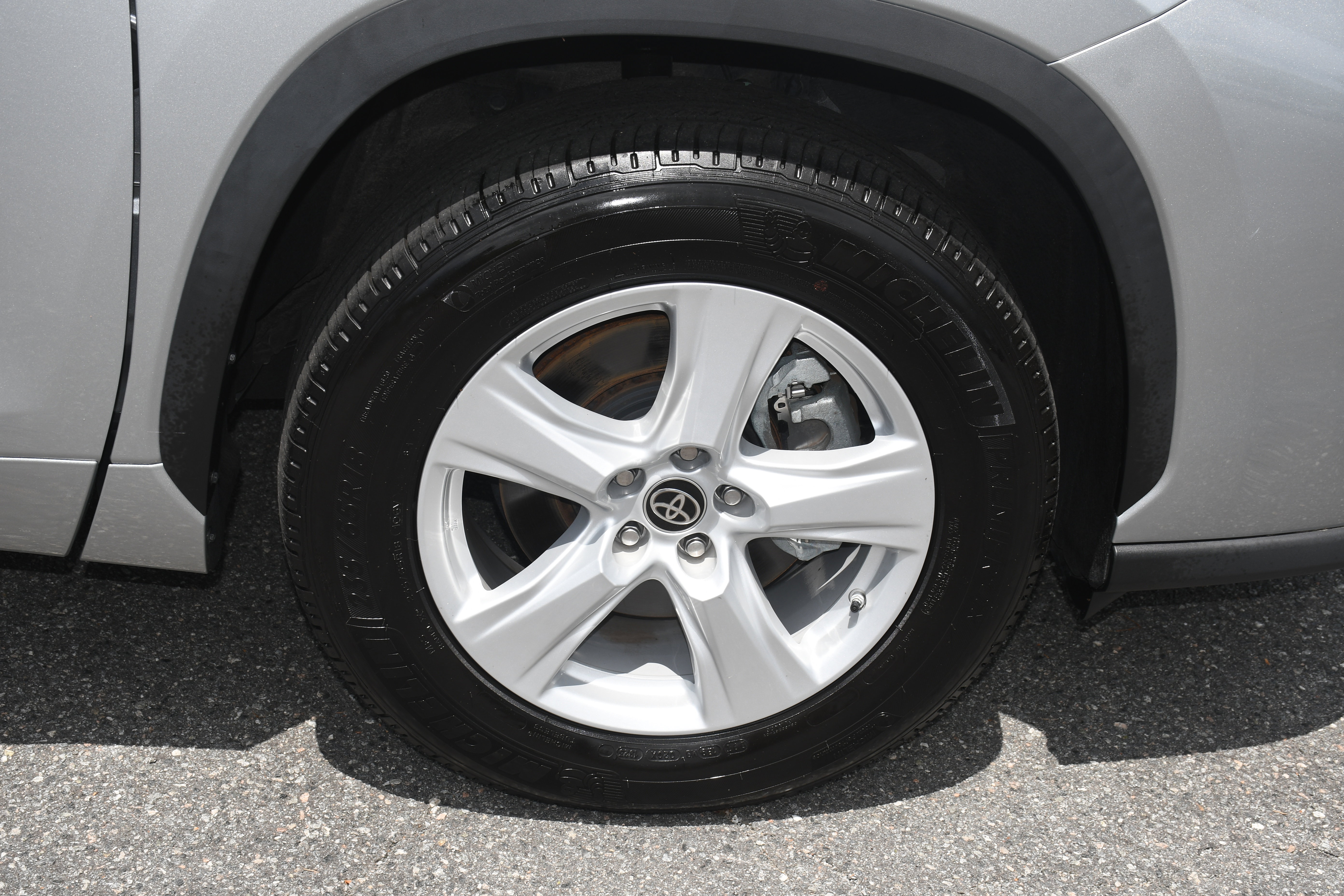 Used 2023 Toyota Highlander LE FWD image 20