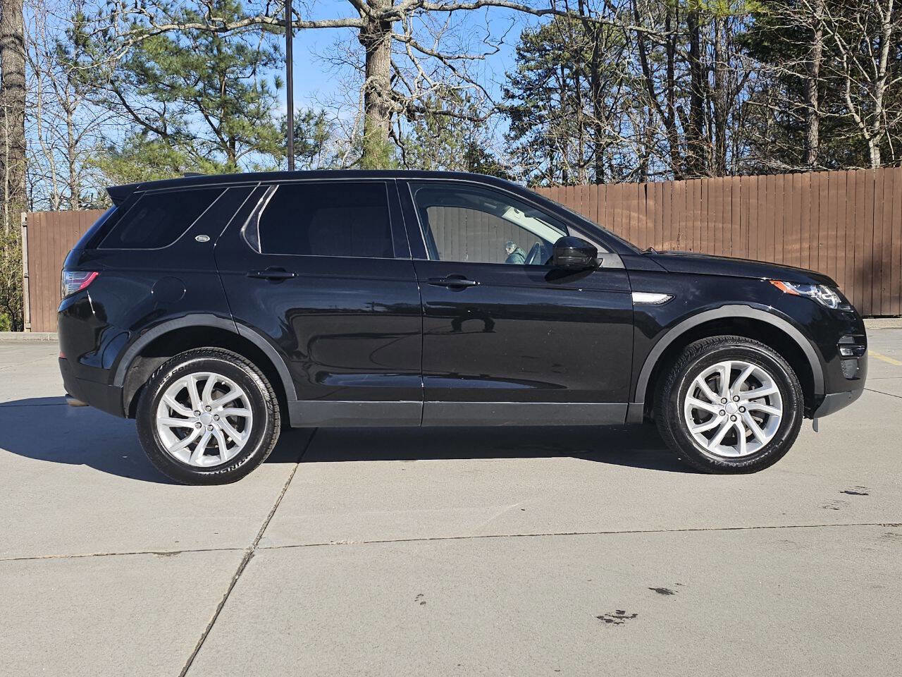 Used 2019 Land Rover Discovery Sport HSE image 13