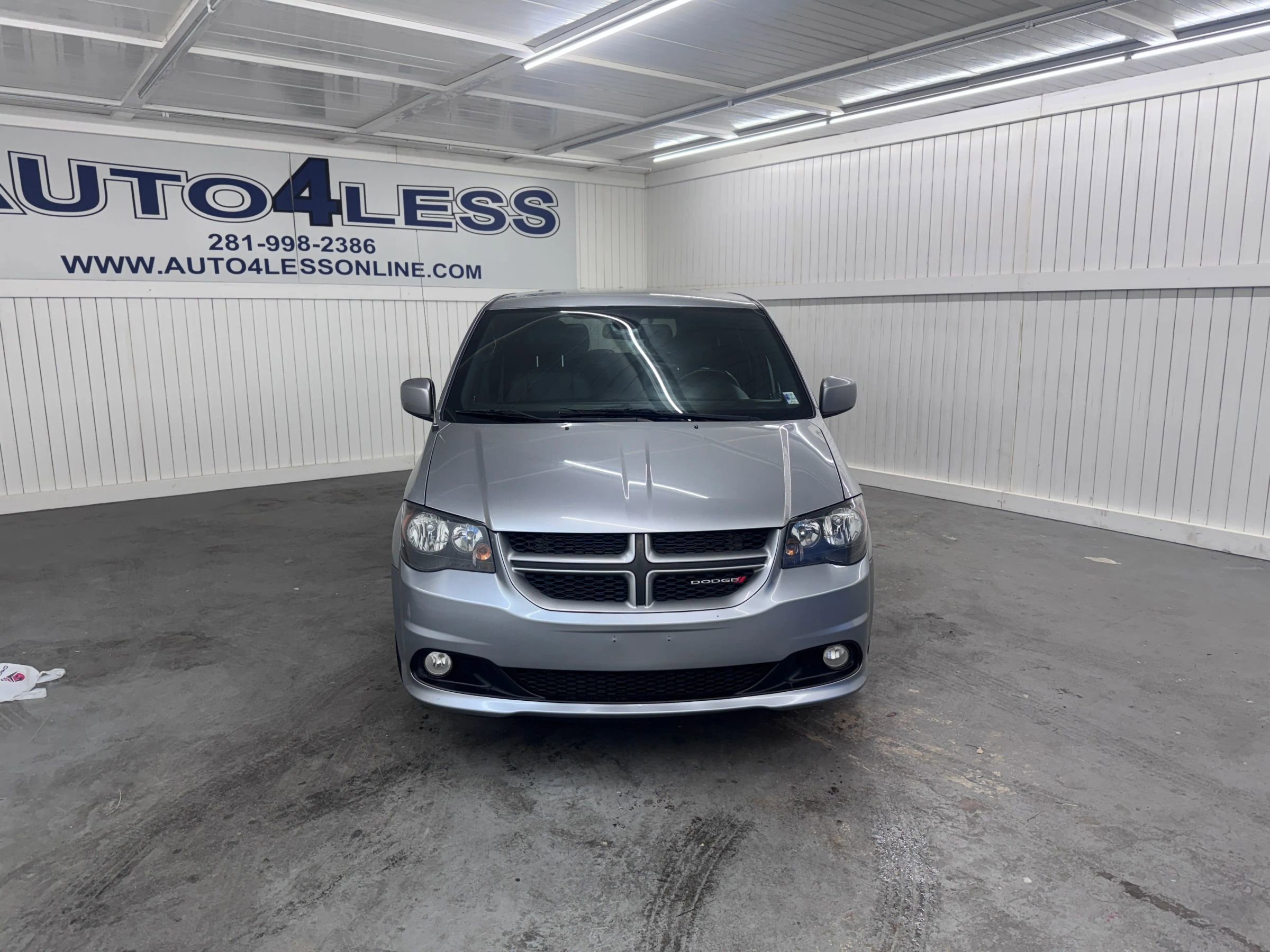 Used 2019 Dodge Grand Caravan GT image 2