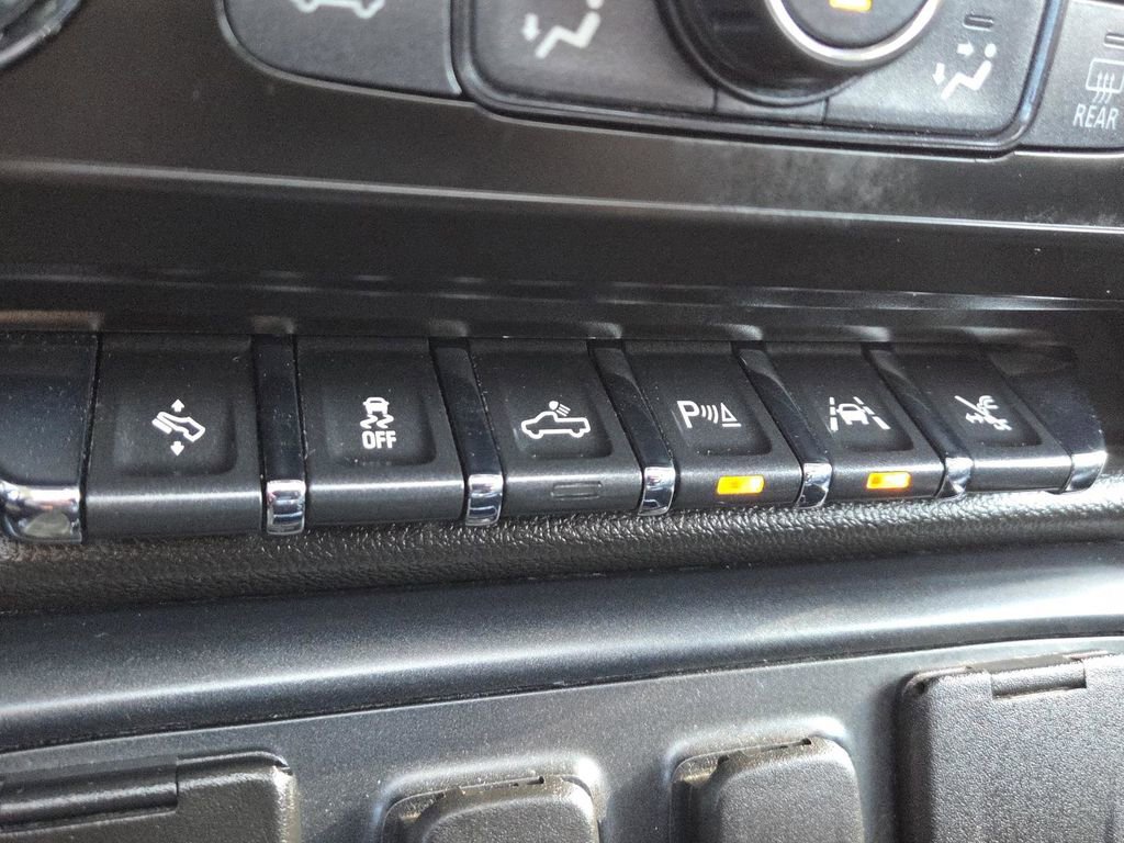 Used 2018 Chevrolet Silverado 1500 High Country image 30