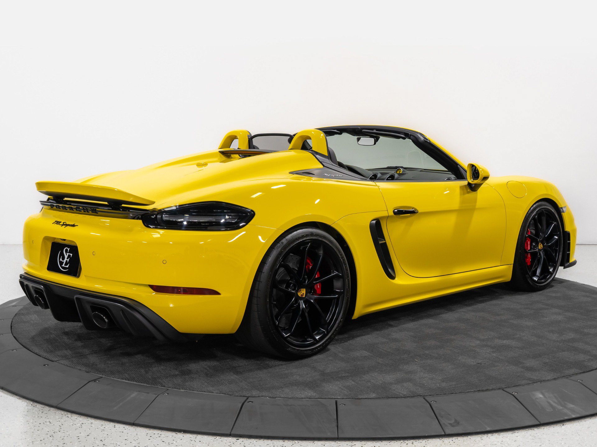 Used 2022 Porsche 718 Boxster Spyder RWD image 9