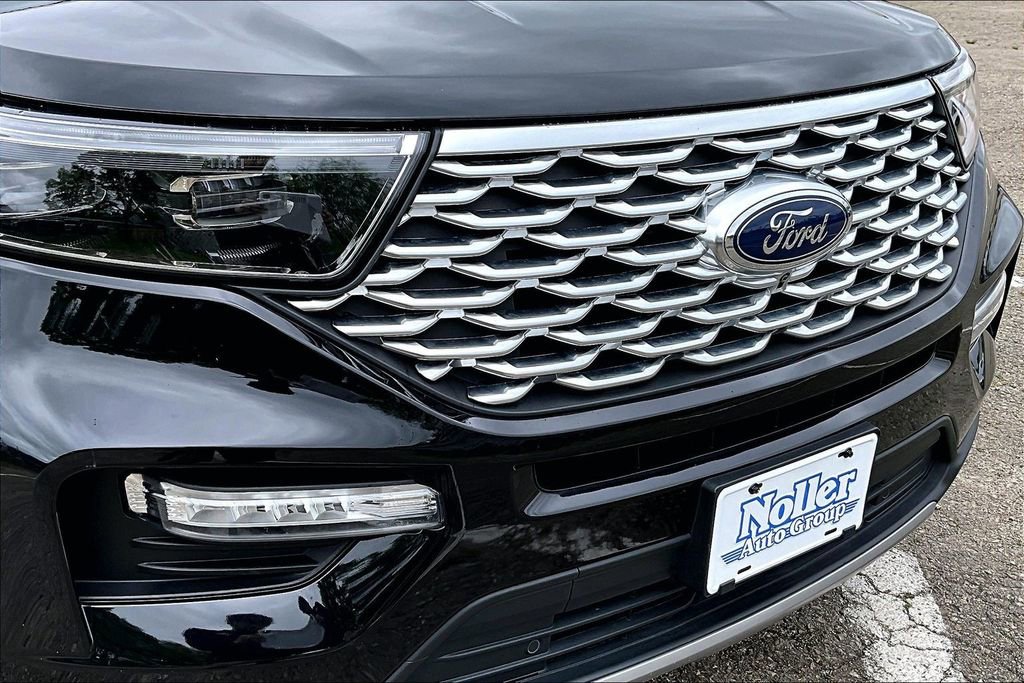 Certified 2023 Ford Explorer Platinum w/ Technology Package AWD/4WD image 29
