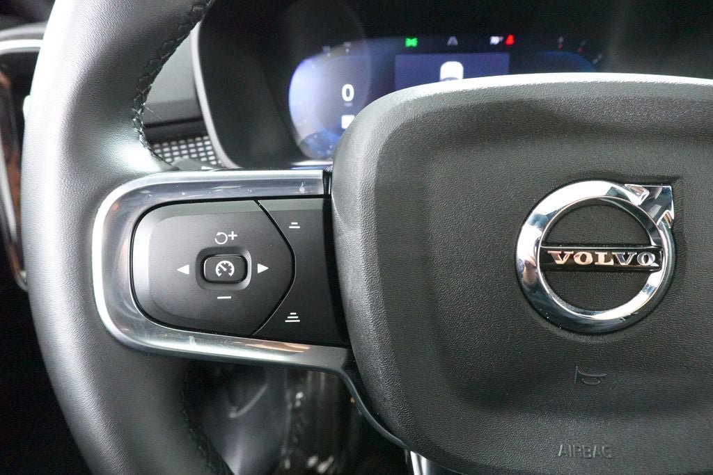 Used 2025 Volvo XC40 B5 Plus AWD/4WD image 11