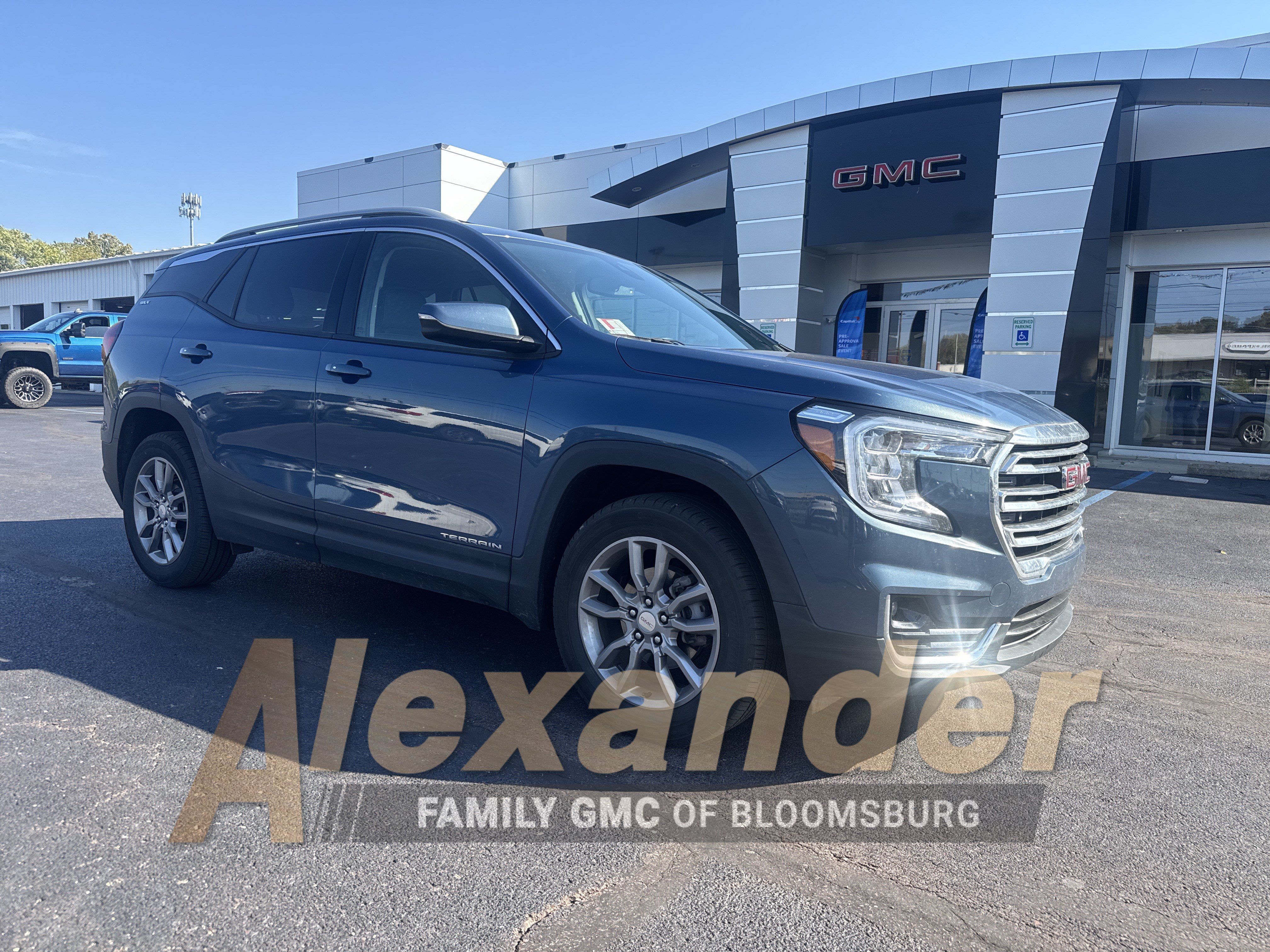 Used 2024 GMC Terrain SLT