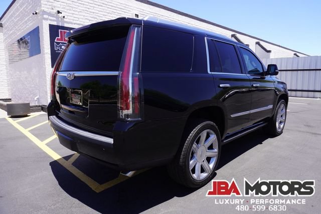 Used 2018 Cadillac Escalade Premium Luxury AWD/4WD image 3