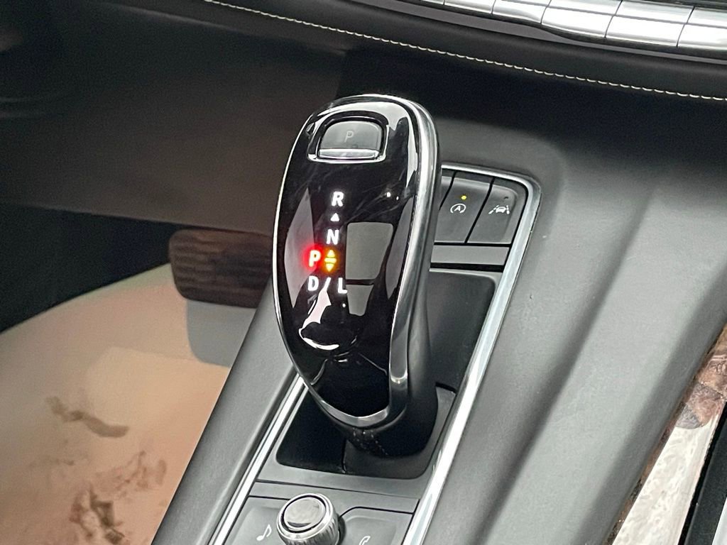 Certified 2022 Cadillac Escalade Sport Platinum w/ LPO, ONYX Package image 43