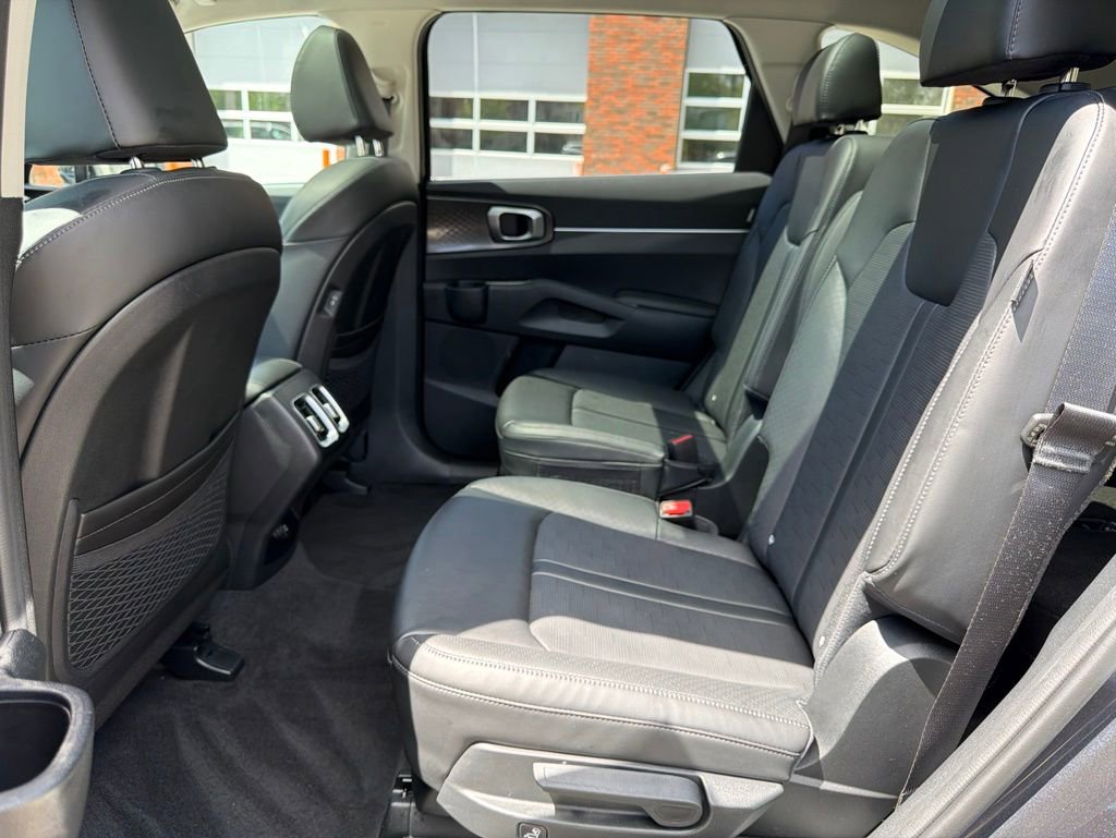 Certified 2025 Kia Sorento EX w/ Panoramic Sunroof Package AWD/4WD image 28