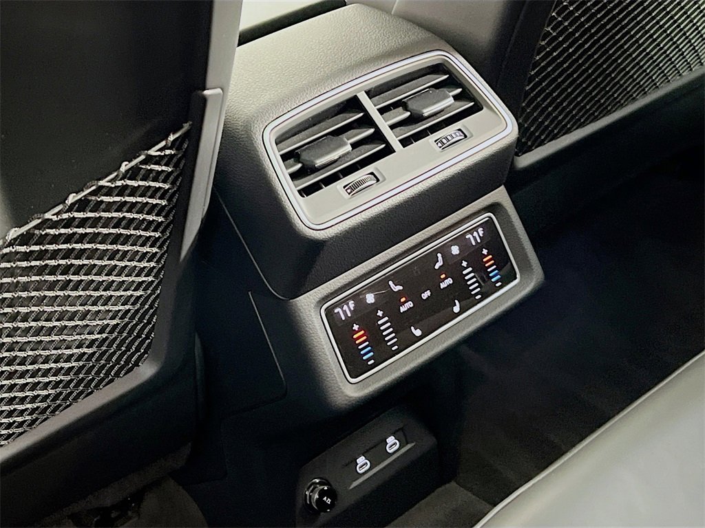 Used 2024 Audi Q8 e-tron Prestige image 26