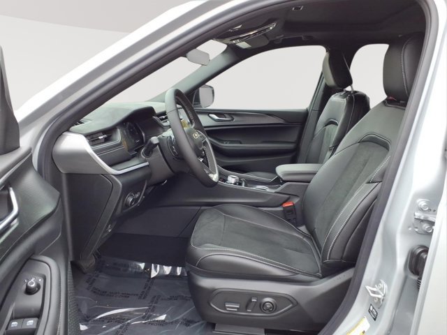 New 2025 Jeep Grand Cherokee 4WD image 9