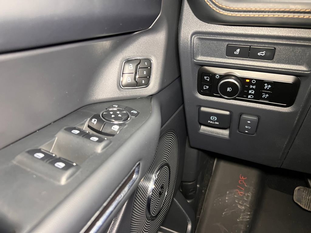 Used 2023 Ford Expedition Max Platinum AWD/4WD image 11