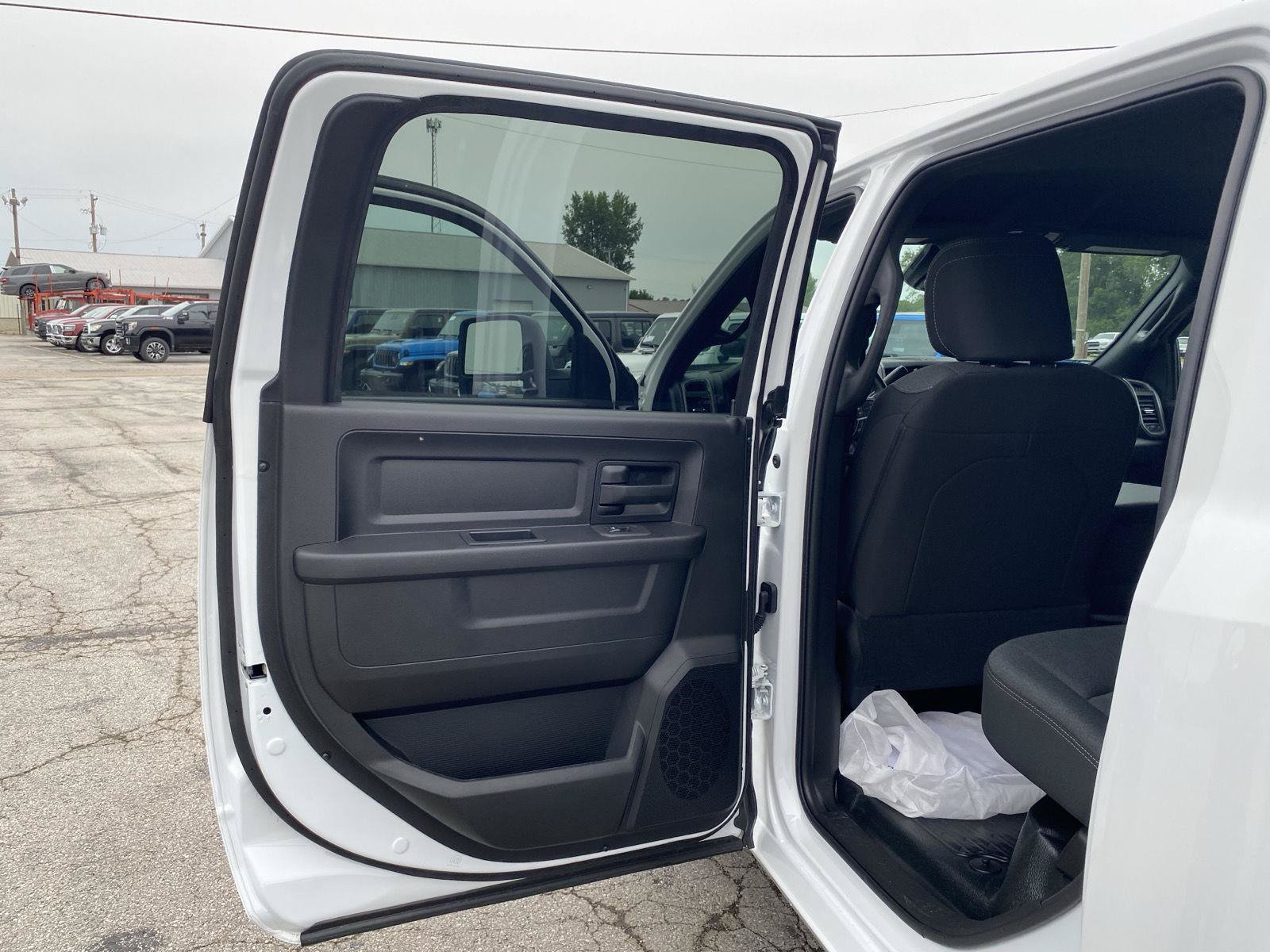 New 2026 RAM 3500 Tradesman w/ Chrome Appearance Group A AWD/4WD image 20