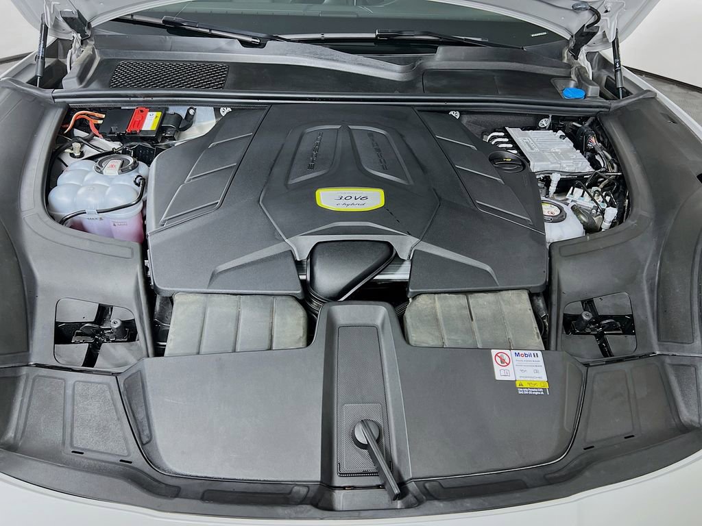 Used 2023 Porsche Cayenne AWD/4WD image 32