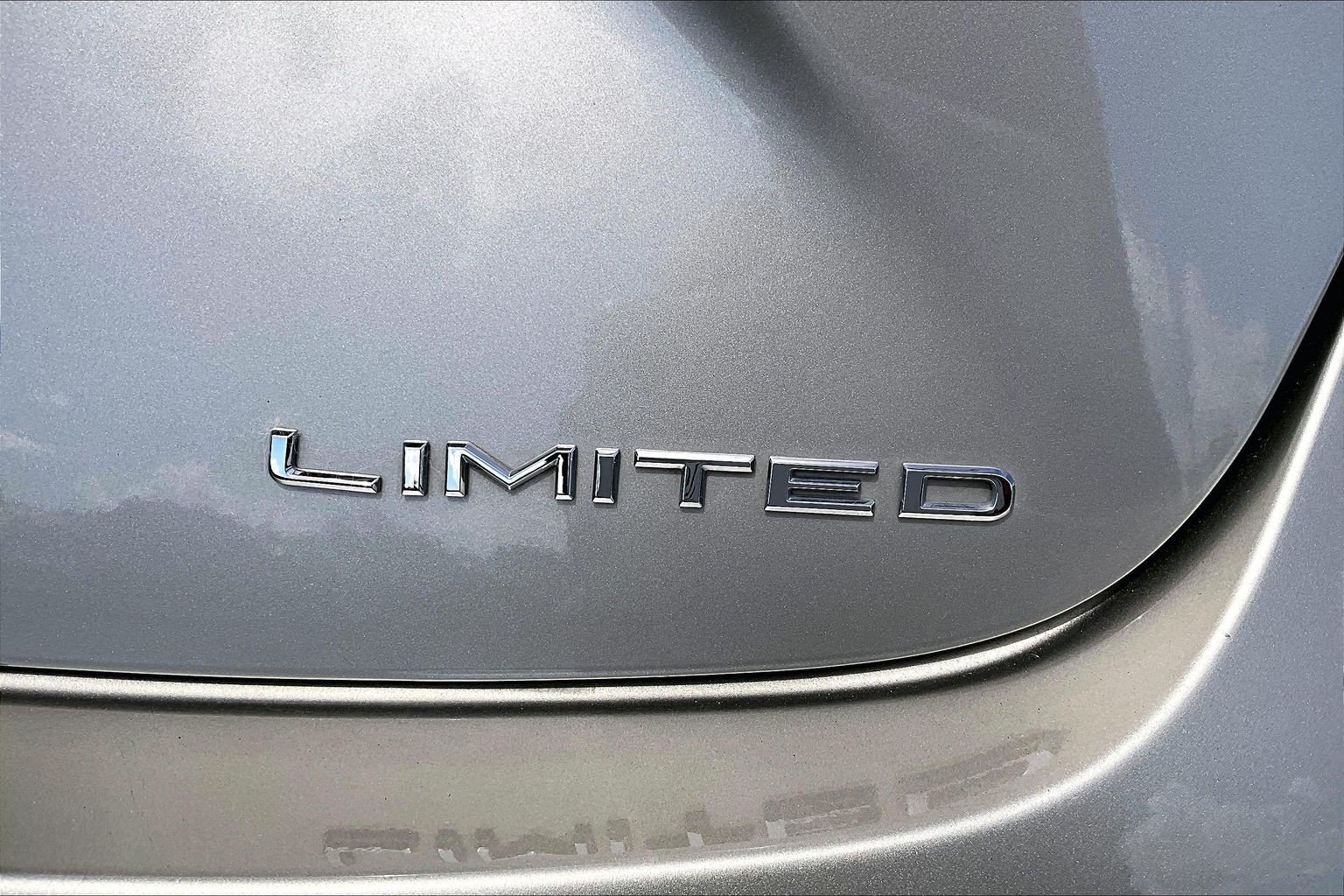 Used 2016 Toyota Avalon Limited w/ Toyota Safety Sense Package FWD image 32
