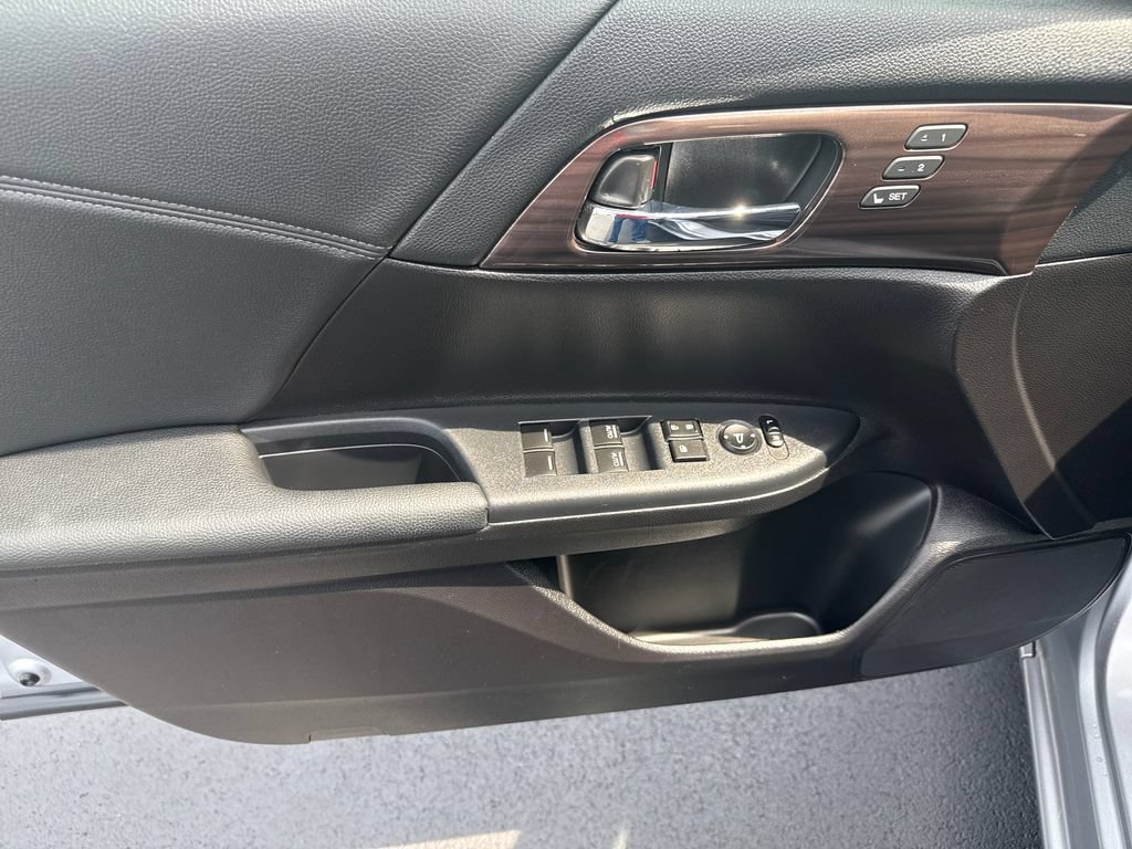 Used 2016 Honda Accord EX-L image 9